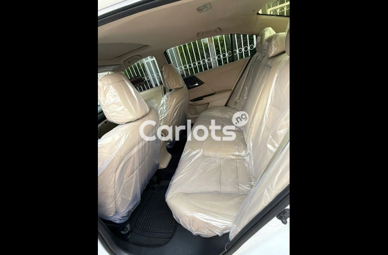 HONDA ACCORD 2013 - 4/7