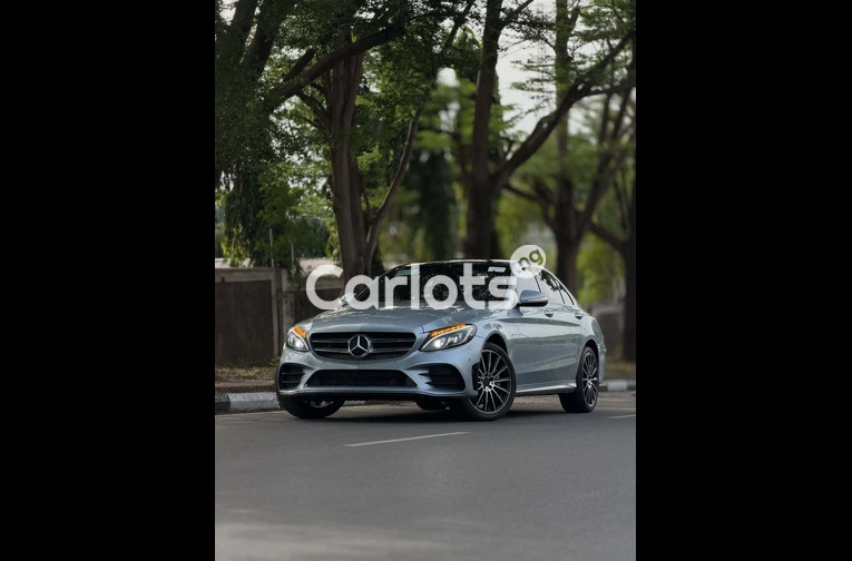 2012 MERCEDES-BENZ C300