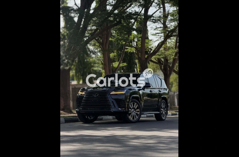 2025 LEXUS LX600