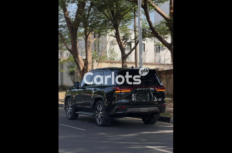 2025 LEXUS LX600 - 7/7