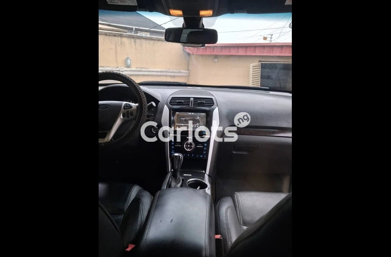Nigerian used 2013 Ford Explorer - 2/7