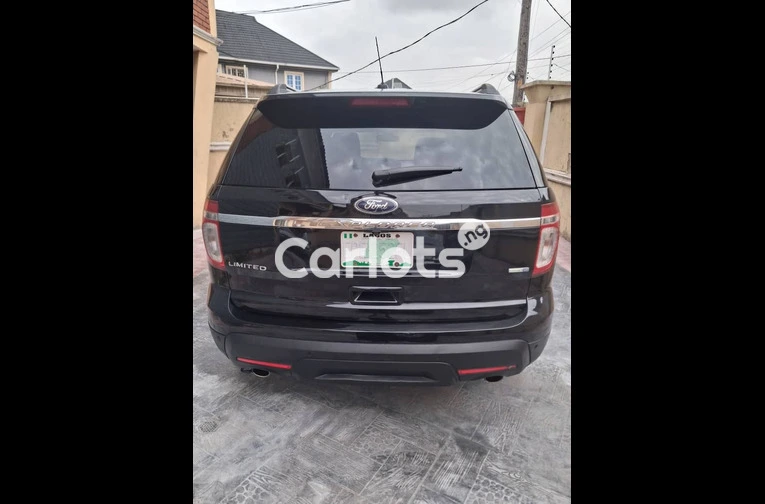 Nigerian used 2013 Ford Explorer - 3/7