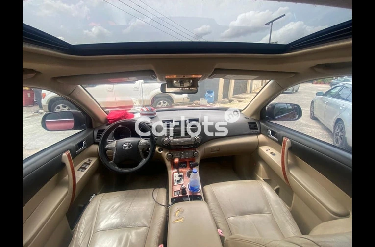 PURE FIRST BODY 2010 TOYOTA HIGHLANDER LIMITED - 2/7
