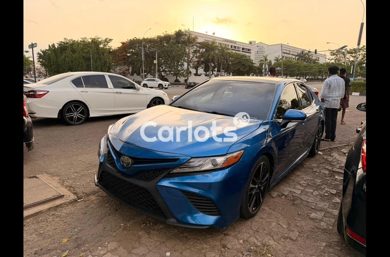 2020 TOYOTA CAMRY XSE - 1/7