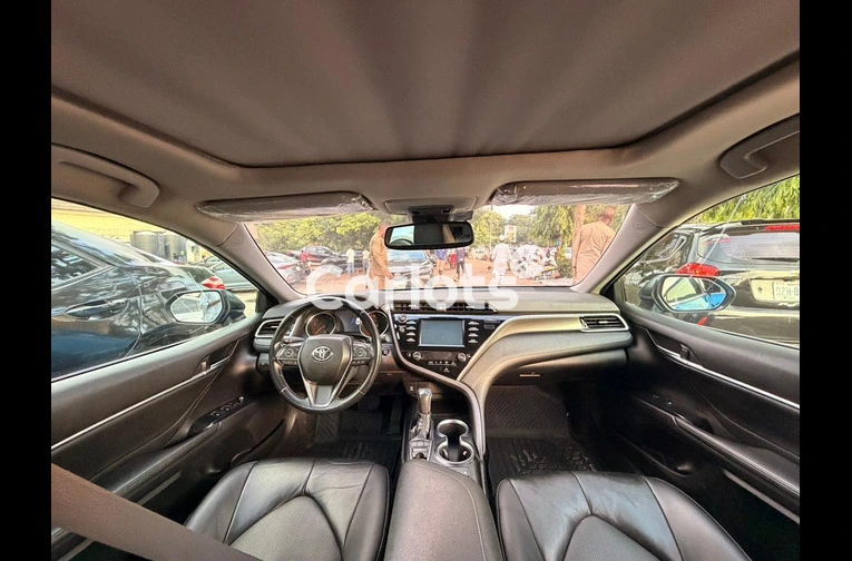 2020 TOYOTA CAMRY XSE - 2/7