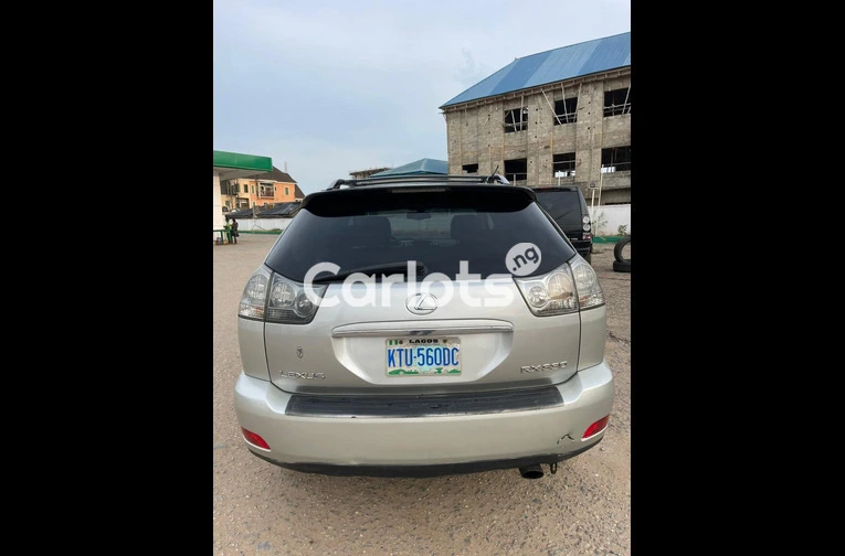Clean 2005 Lexus Rx 330