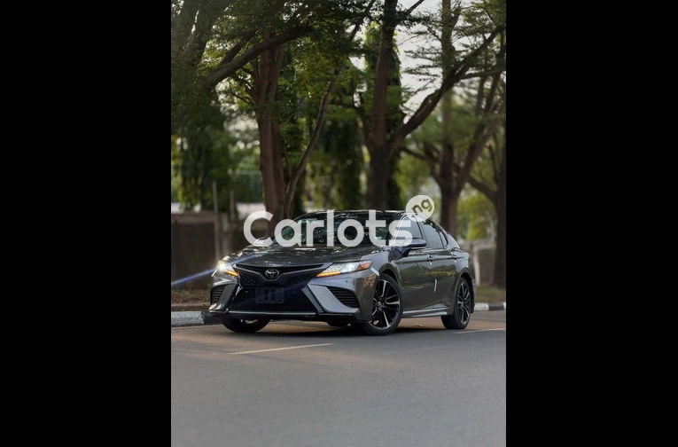 2018 TOYOTA CAMRY XSE