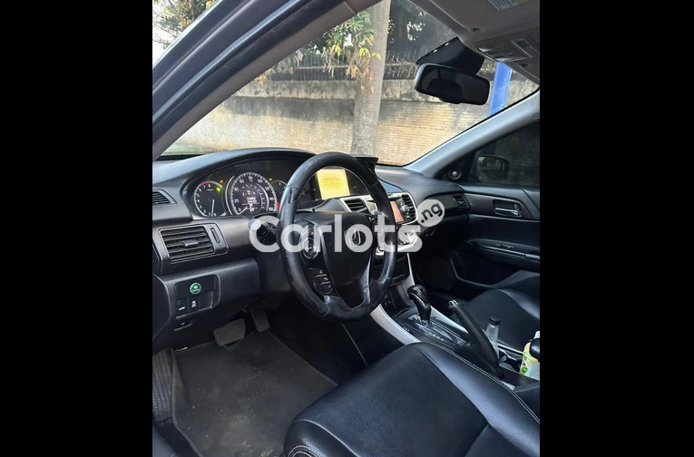 2016 KEYLESS HONDA ACCORD V6 - 2/4