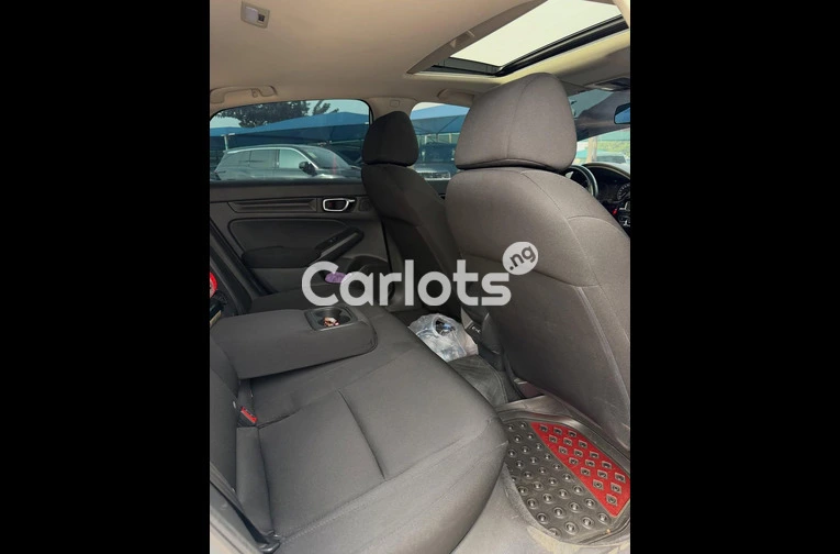 HONDA CIVIC 2023 - 4/7