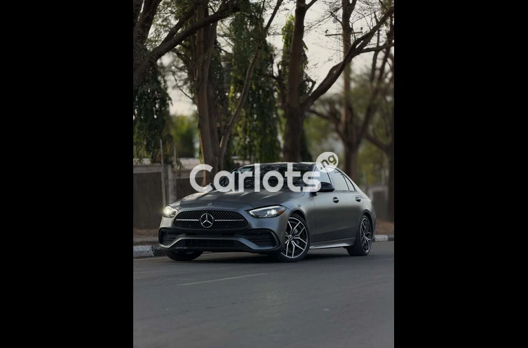 2023 MERCEDES-BENZ C300