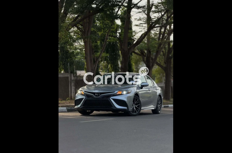 2022 TOYOTA CAMRY SE - 1/7