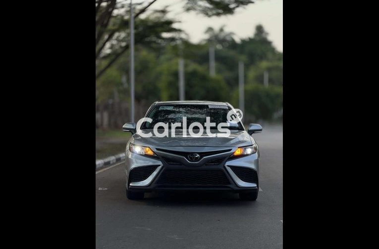 2022 TOYOTA CAMRY SE - 2/7