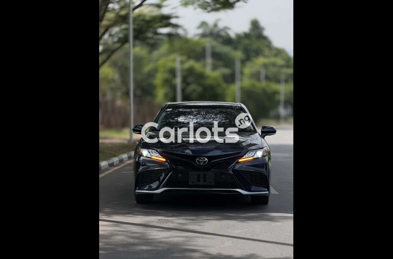 Clean 2021 Toyota Camry AWD - 2/7
