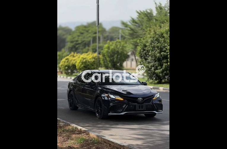 Clean 2021 Toyota Camry AWD - 3/7