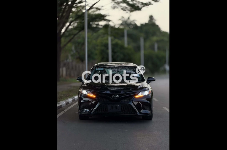 Foreign Used 2018 Toyota Camry XSE - 2/7