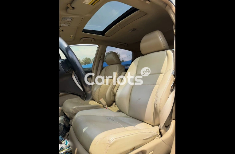 Clean 2009 Honda CR-V - 5/7