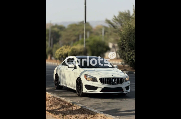 2015 MERCEDES-BENZ CLA250 - 3/7