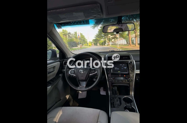 2017 TOYOTA CAMRY XSE - 4/7