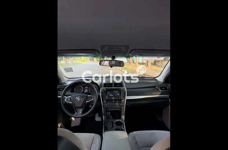 2017 TOYOTA CAMRY XSE - 5/7