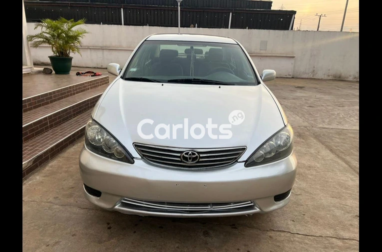 Toyota Camry 2006 - 2/6