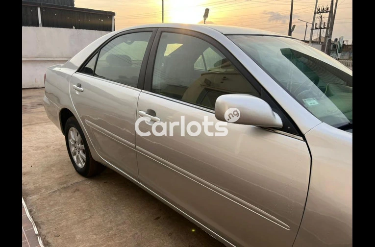 Toyota Camry 2006 - 3/6