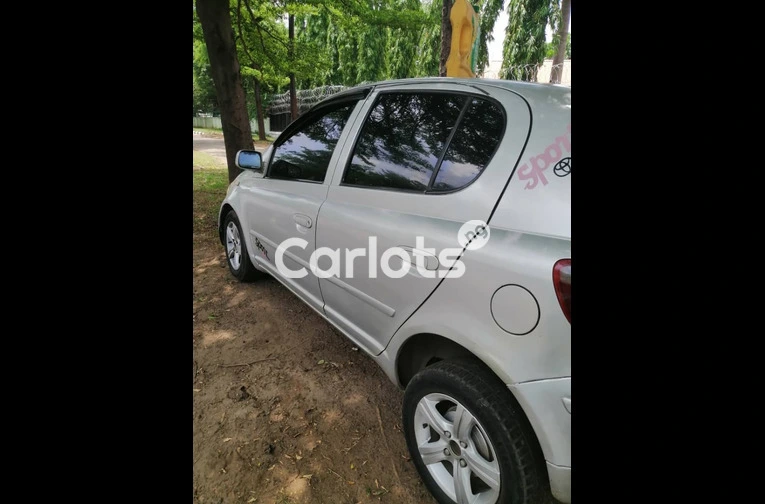 2006 Toyota Yaris - 2/5