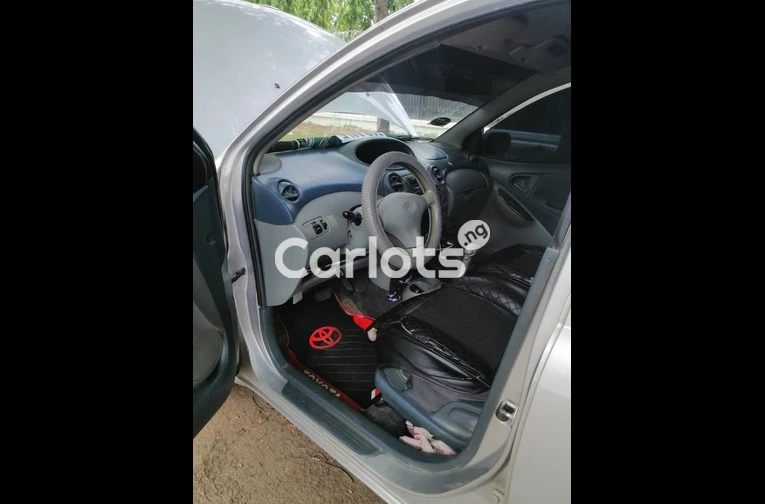 2006 Toyota Yaris - 3/5