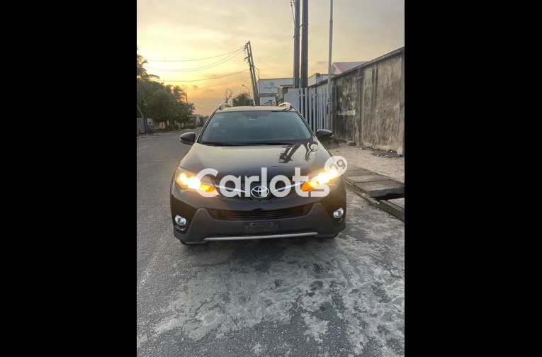 NEATLY USED 2015 TOYOTA RAV4 LIMITED AWD V4