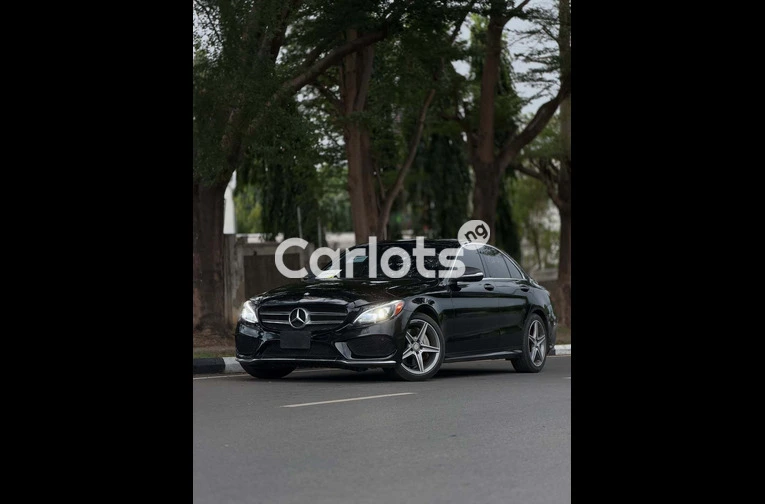2015 MERCEDES-BENZ C300