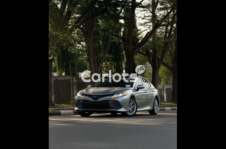 Foreign Used 2018 TOYOTA CAMRY XLE - 1/7