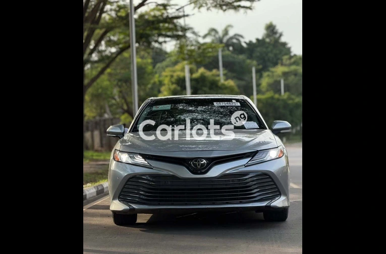 Foreign Used 2018 TOYOTA CAMRY XLE - 2/7