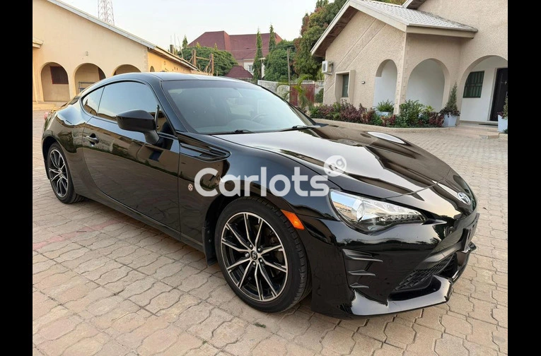 FOREIGN USED 2017 TOYOTA 86 GT - 2/7