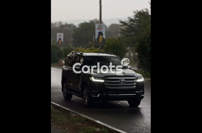 2025 TOYOTA LAND CRUISER – BRAND NEW - 3/7