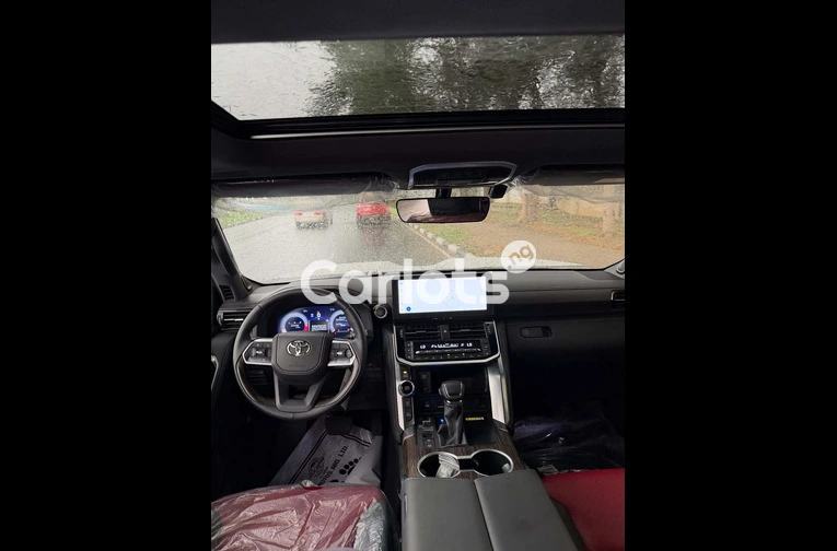 2025 TOYOTA LAND CRUISER – BRAND NEW - 5/7