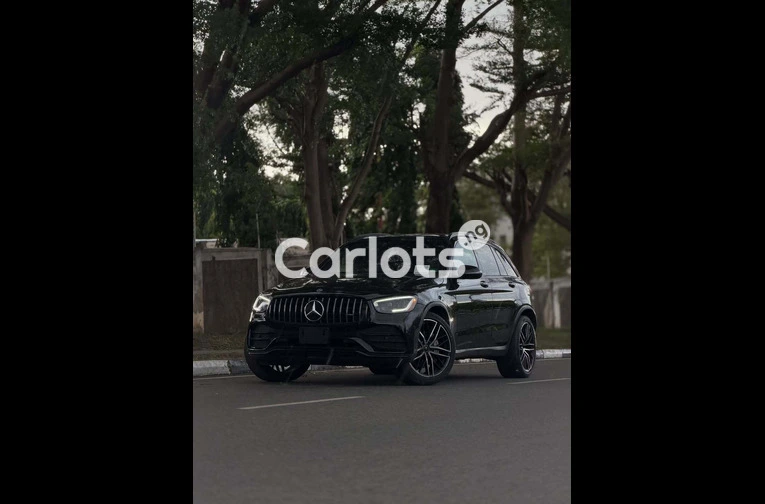 Clean 2017 MERCEDES-BENZ GLC300 - 1/7