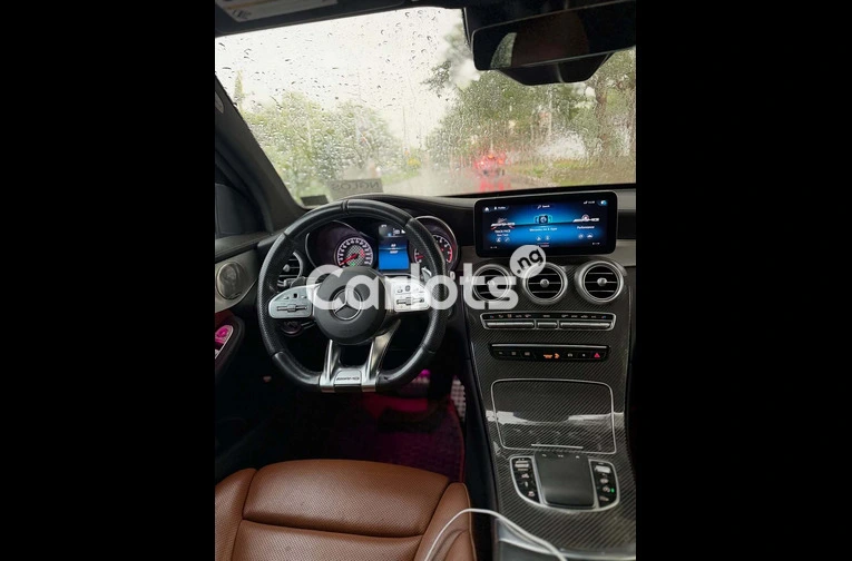 Clean 2021 MERCEDES-BENZ GLC43 AMG - 4/7