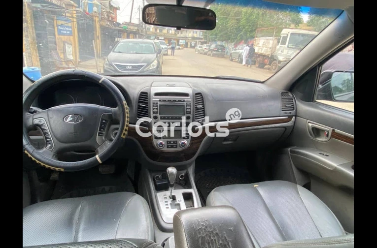 2012 Hyundai Santa Fe Limited - 2/7