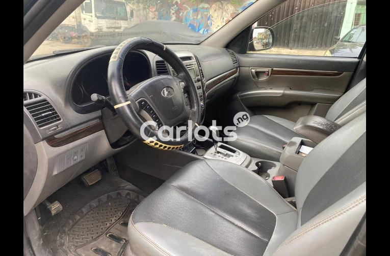 2012 Hyundai Santa Fe Limited - 4/7