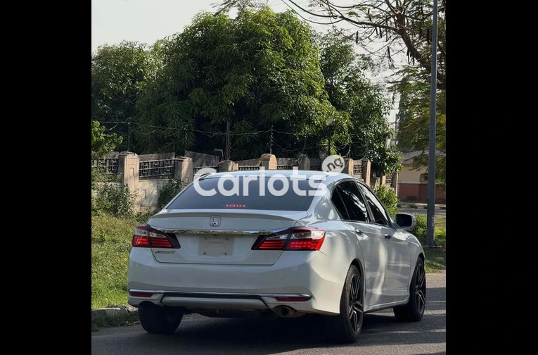 2017 UPGRADED HONDA ACCORD FULL OPTION - 6/7