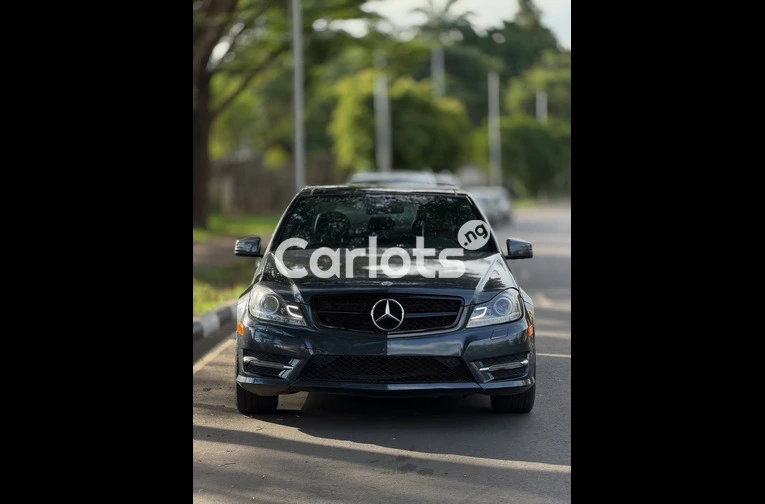 Clean 2013 MERCEDES-BENZ C300 - 1/7