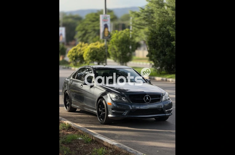 Clean 2013 MERCEDES-BENZ C300 - 3/7