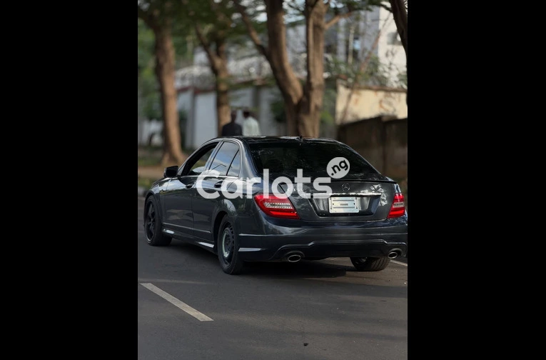 Clean 2013 MERCEDES-BENZ C300 - 7/7