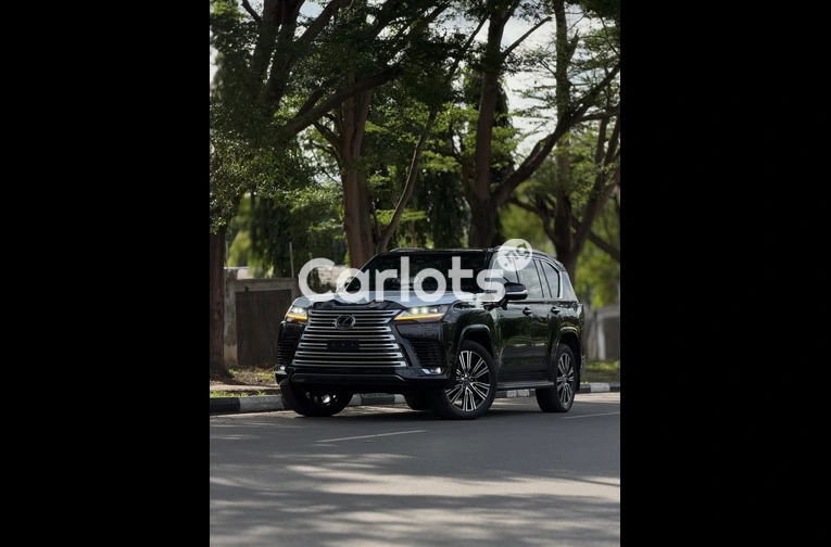BRAND NEW 2025 LEXUS LX600 - 2/7