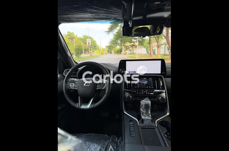 BRAND NEW 2025 LEXUS LX600 - 4/7