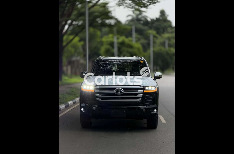 Brand New 2026 Toyota Land Cruiser - 2/7