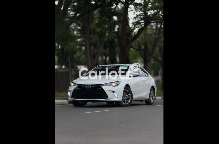 2017 Toyota Camry SE - 1/7
