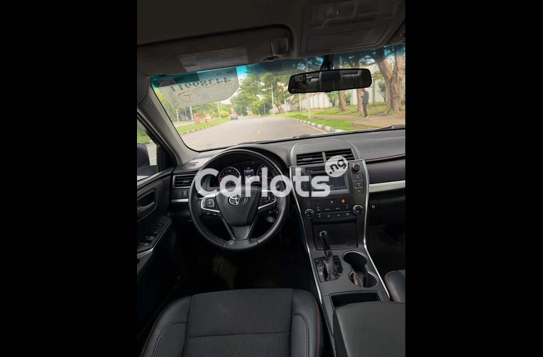 2017 Toyota Camry SE - 4/7