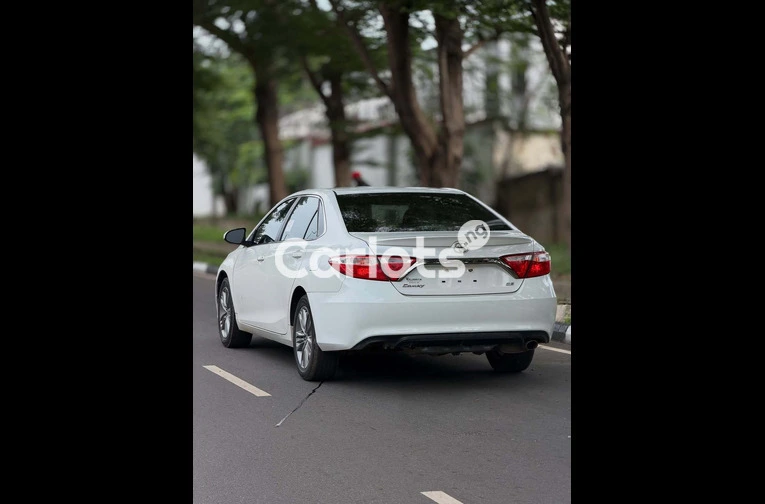 2017 Toyota Camry SE - 7/7