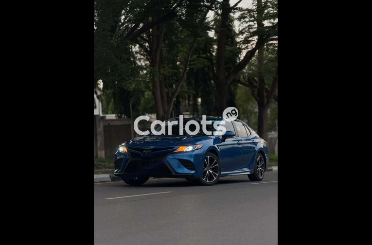 2018 Toyota Camry SE