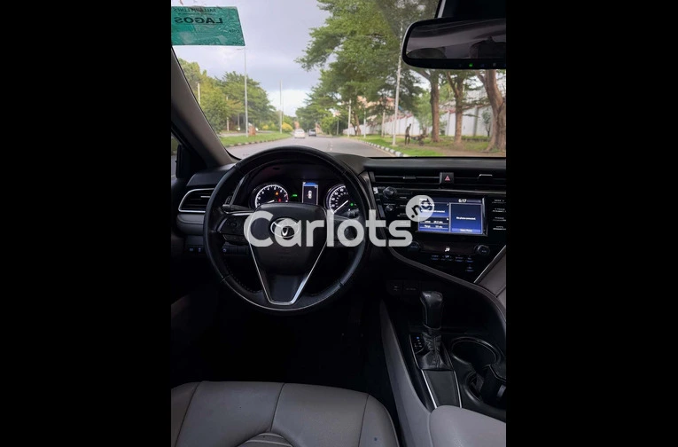 2018 Toyota Camry SE - 4/7